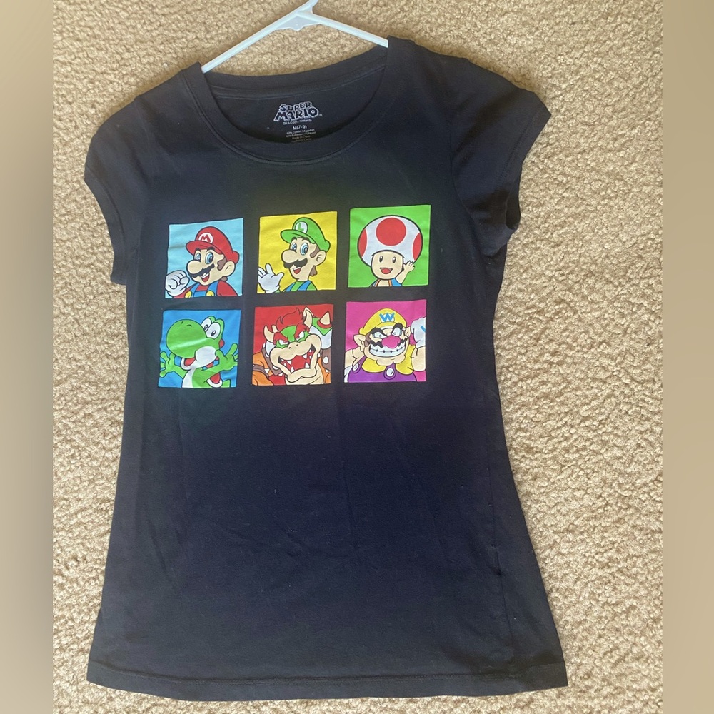 Super Mario TShirt - Size juniors Medium